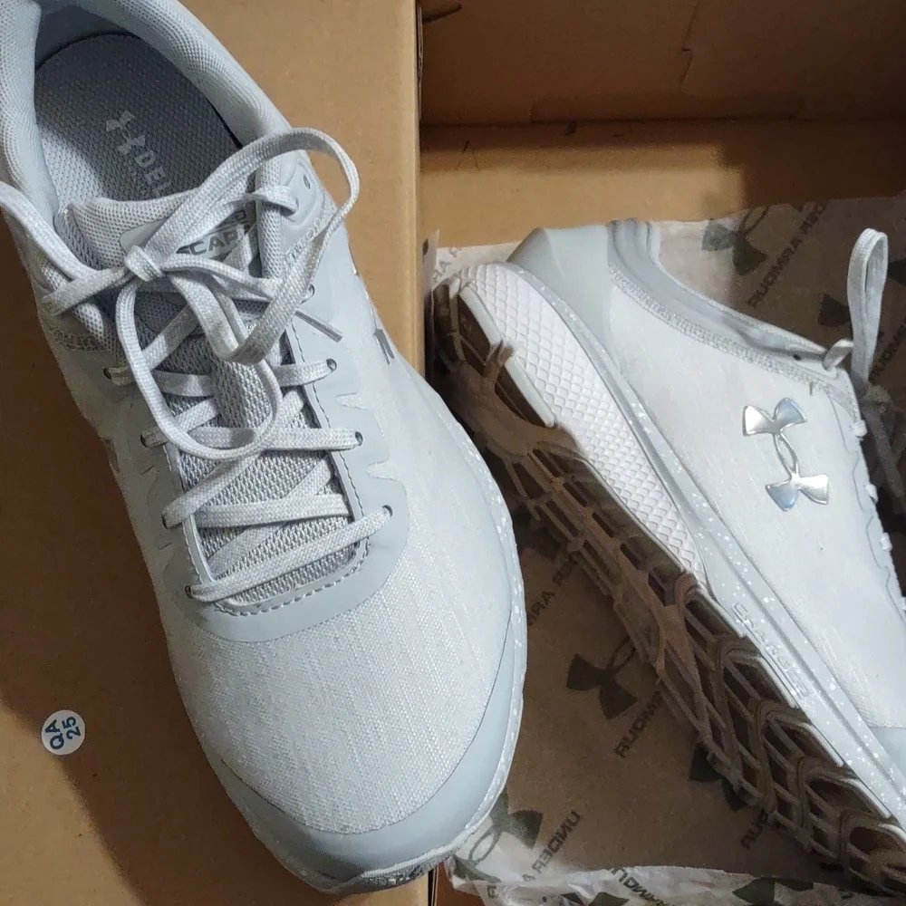 Under Armour size 9 athletic shoes